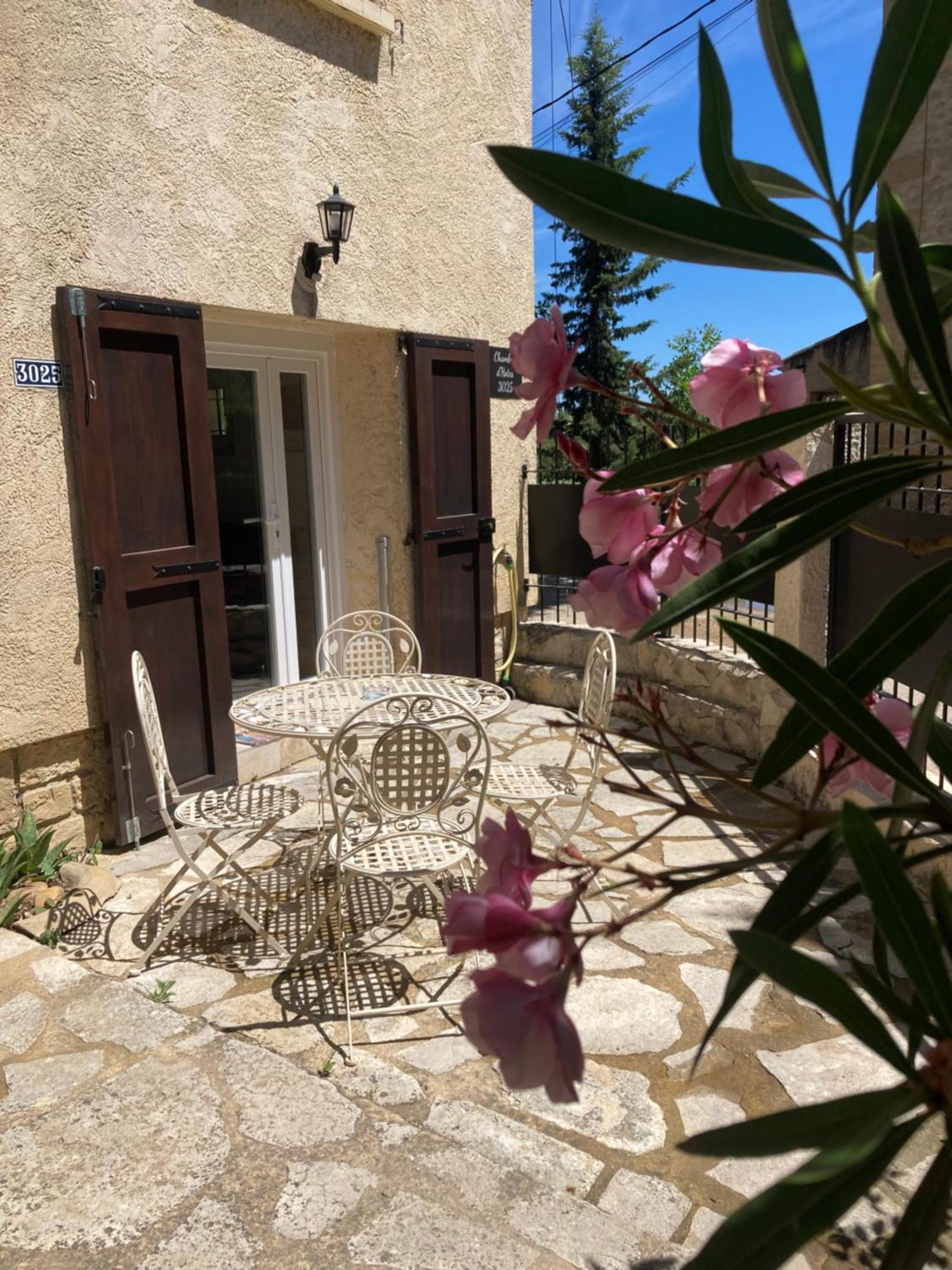 Le Studio D Aurelie Avec Spa Ete En Pleine Campagne Et Proche De Toute Commodite Roquemaure  Zewnętrze zdjęcie