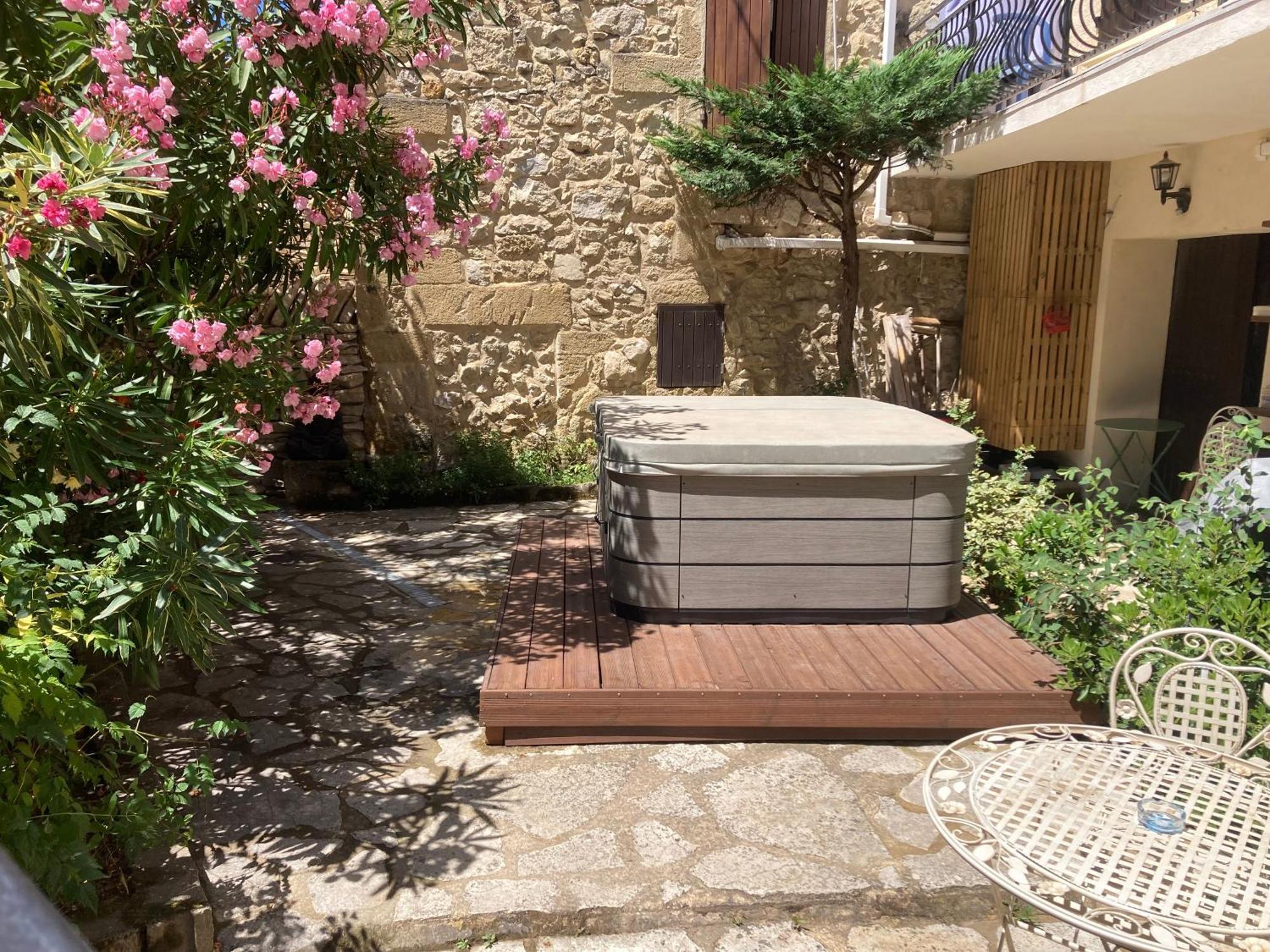 Le Studio D Aurelie Avec Spa Ete En Pleine Campagne Et Proche De Toute Commodite Roquemaure  Zewnętrze zdjęcie